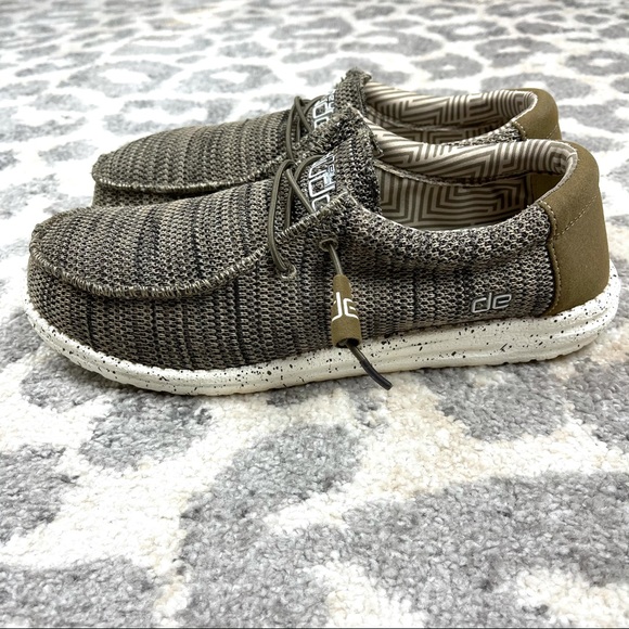 Hey Dude Brown Wally Sox Slip On Size 10 - Picture 6 of 12